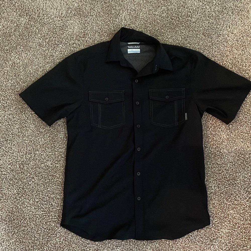 Mens sized small Columbia performance button up